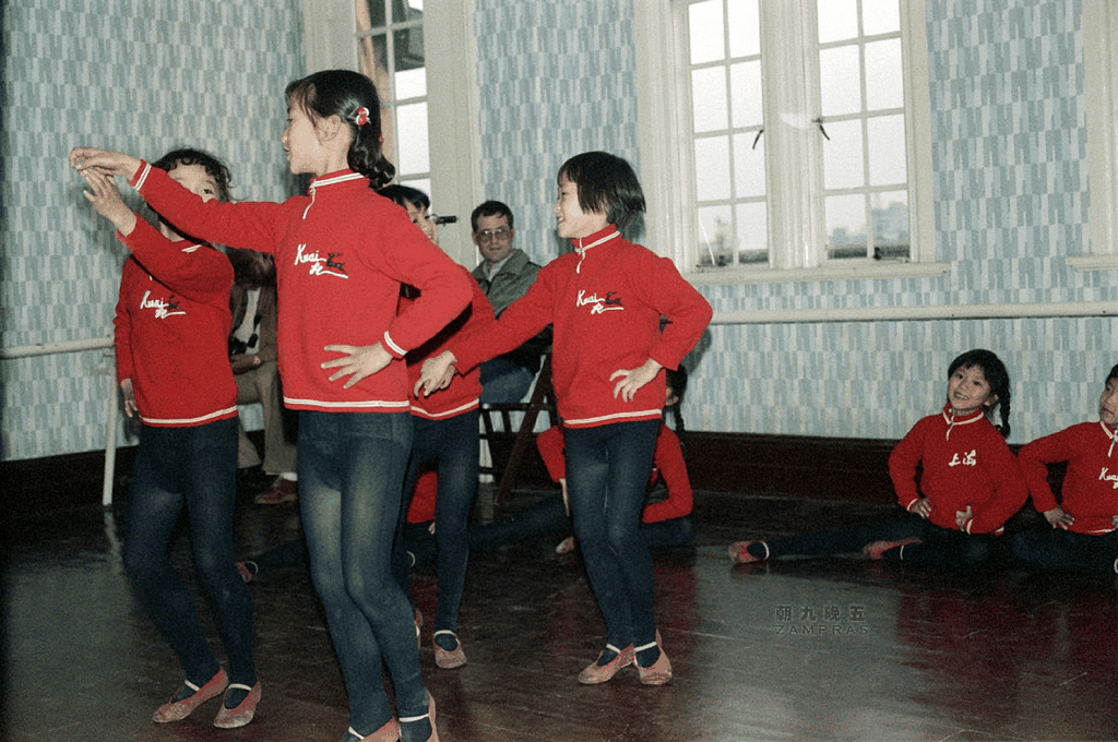 80年代舞蹈房排练场景