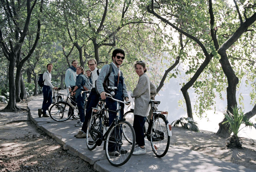 八十年代外国游客骑行