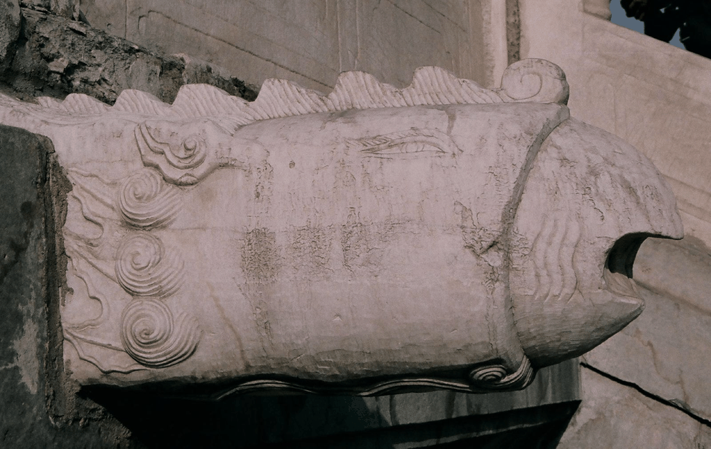 汉白玉螭首特写