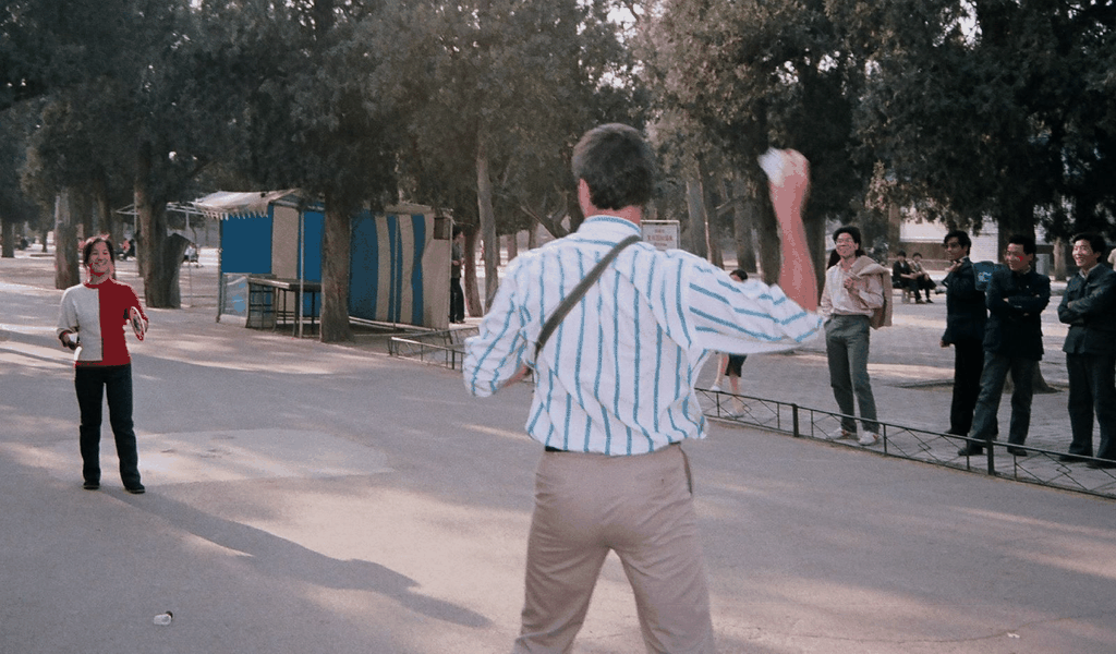 八十年代公园里的羽毛球活动