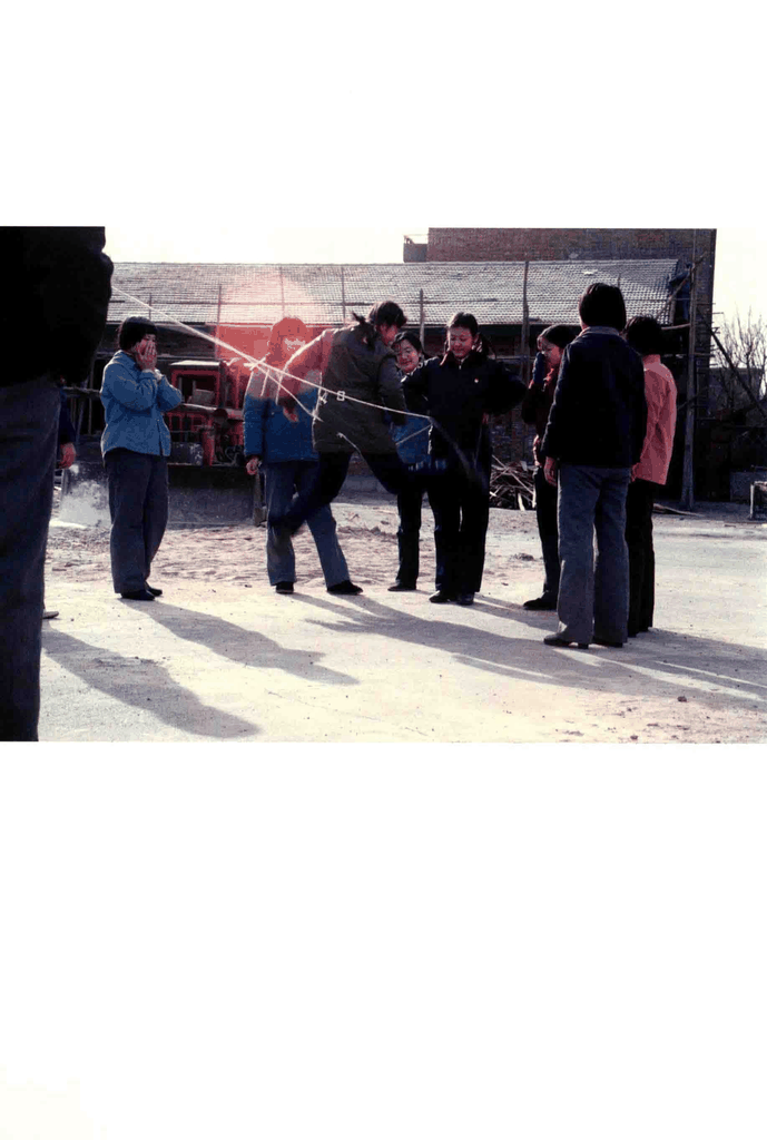 八十年代青年户外嬉戏