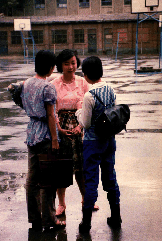 雨后操场上的交谈