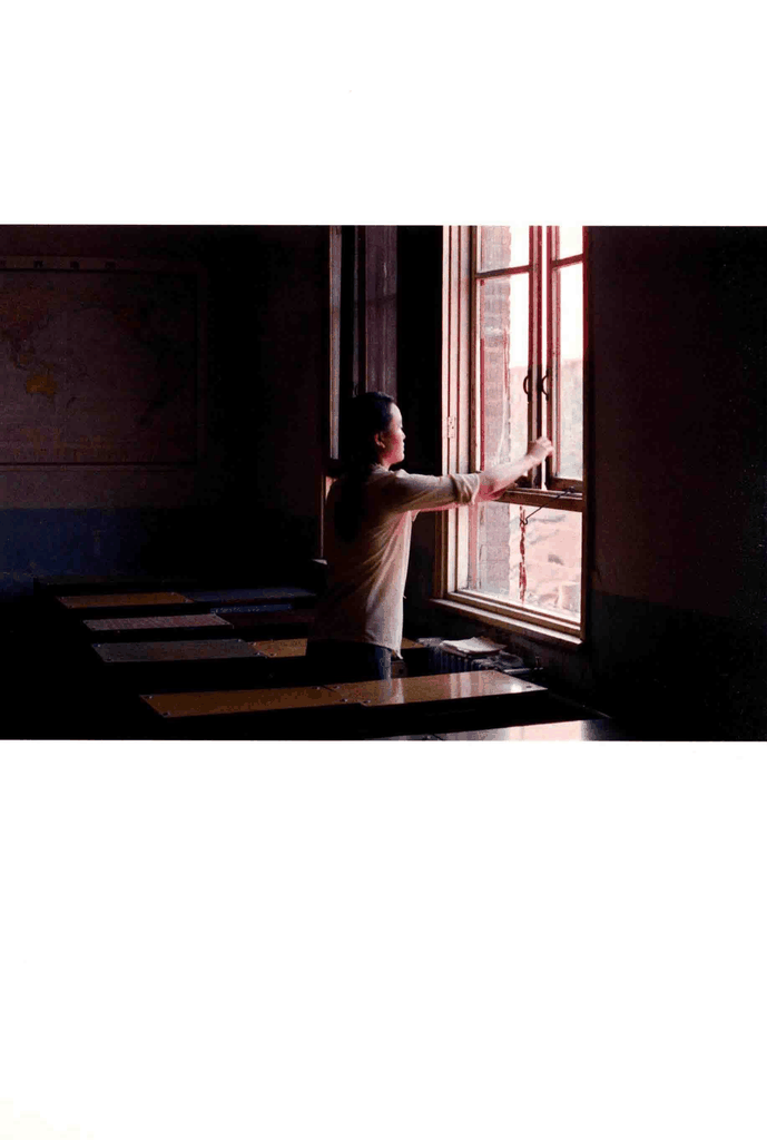 教室窗边的女孩