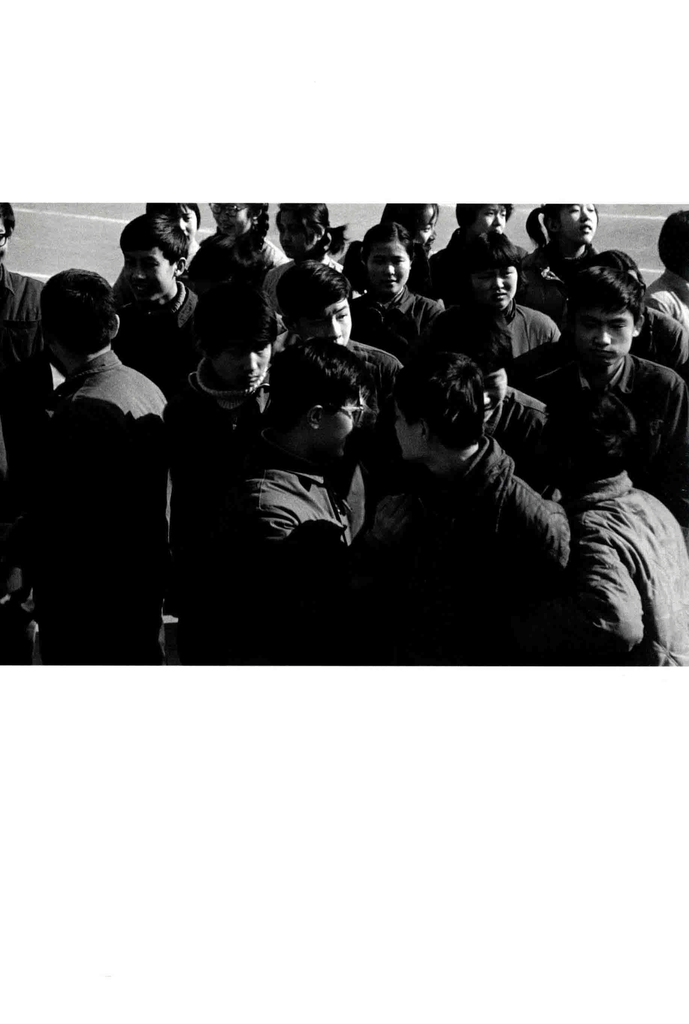 操场上的年轻身影