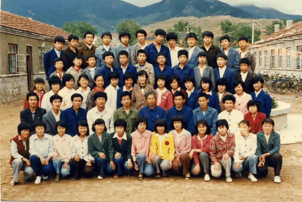 泛黄的岁月：八十年代的青春定格